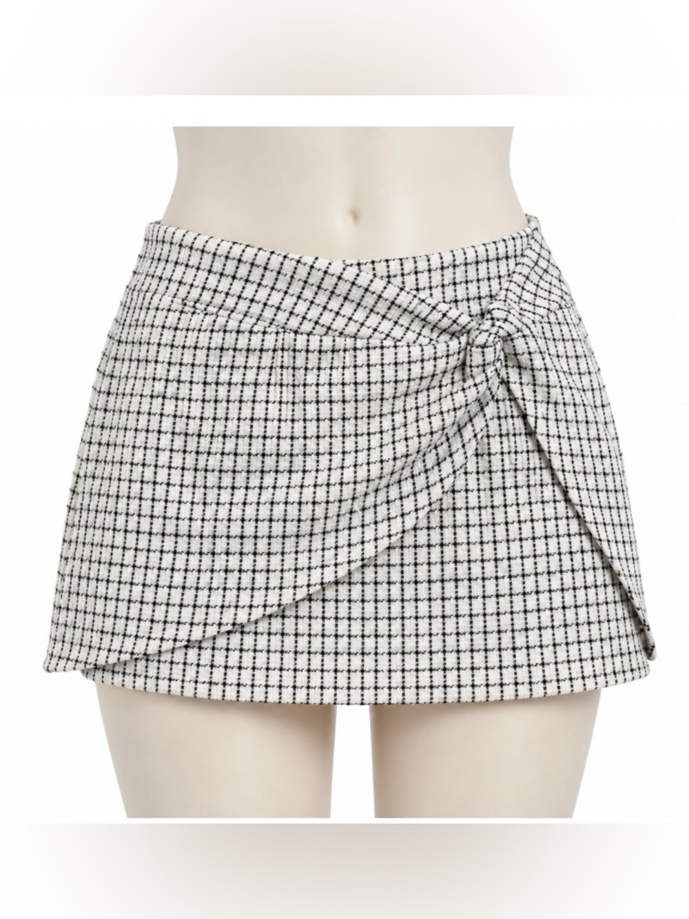 SHEIN Curve Black and White Checked Knot-Front Mini Skirt | 0XL